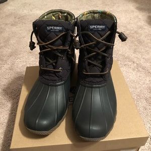 ⭐️ SPERRY DUCK BOOTS - NEW ALL BLACK!!